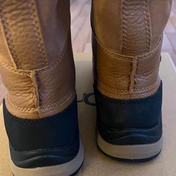 Ugg women’s Adirondack waterproof III Tall Boot - Picture 9 of 11